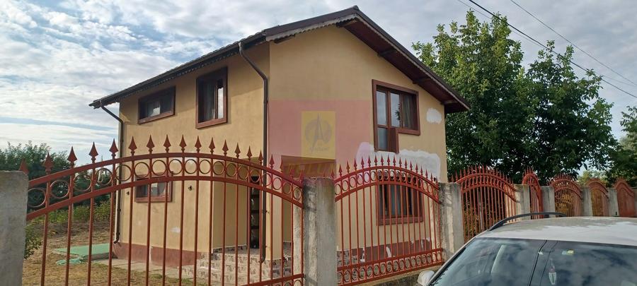 Casa 2022, P+M, 4 camere, 2 băi, curte 500 mp, Săbăreni