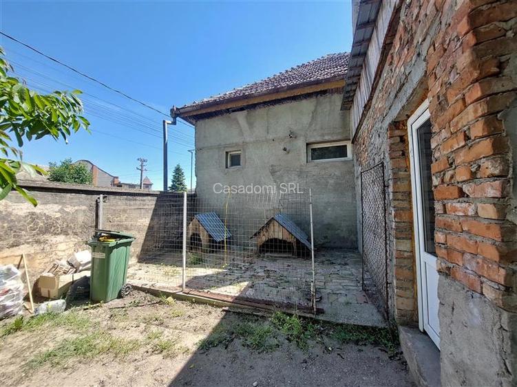 Casa spatioasa cu teren mare, pe colt, in Periam - 20
