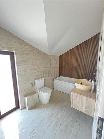 GIROC - DUPLEX DESPARTIT PRIN CARPORT - 4 CAMERE - TEREN MARE
