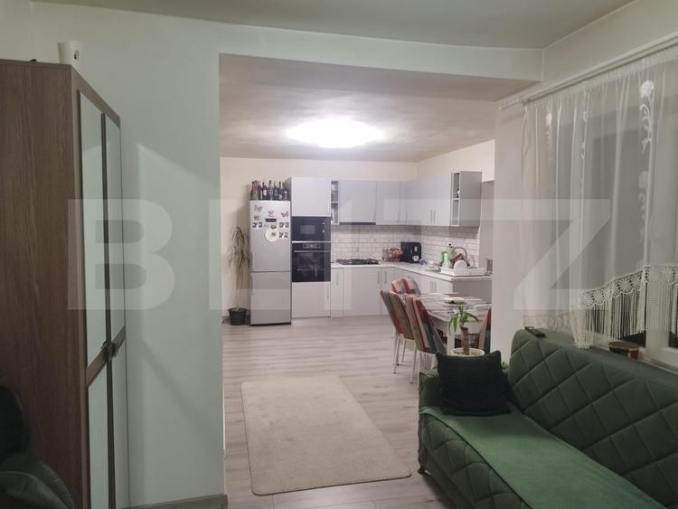Casa cu 2 camere,baie, bucatarie,anexe.pivniță teren 1000 mp