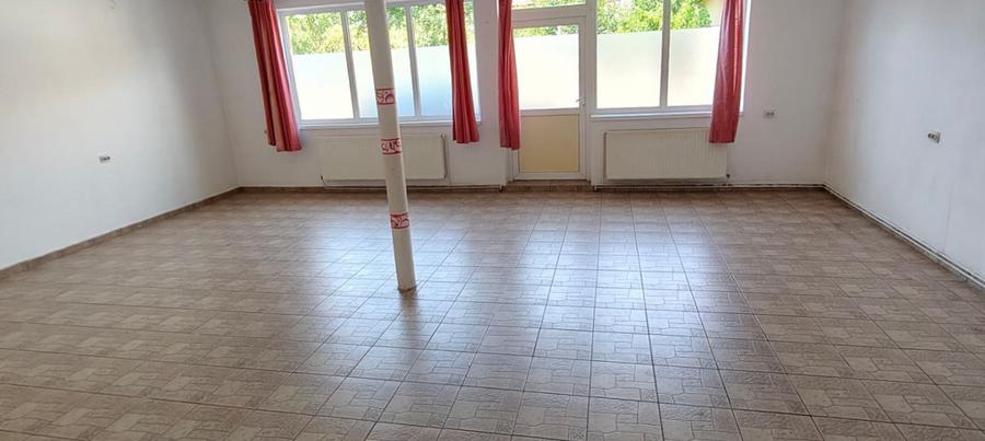 Spatiu comercial la casa cu intrare directa din strada
