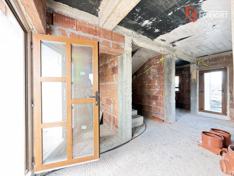 Duplex cu 5 camere de vanzare in localitatea Sacalaz, zona Centrala