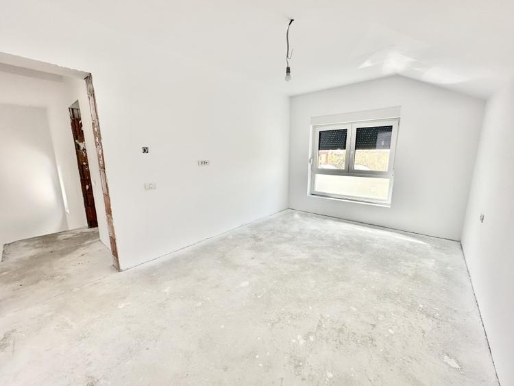 Duplex modern - 4 camere - 102 mp - Separat prin casa scarii - Mosnita