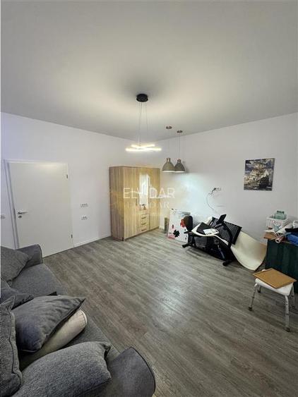 Aparatament 3 camere + garsonieră - zona centrala - strada București