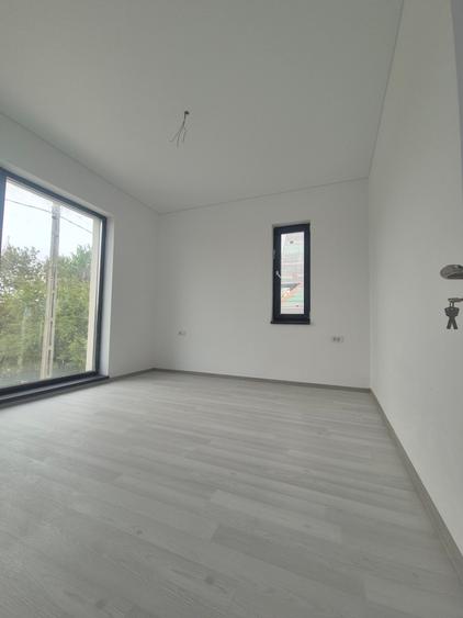 Casa 5 Camere, Curte, Loc de Parcare,Terasa Circulabila