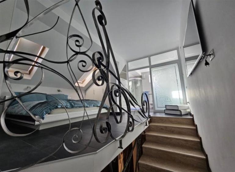 Casa de lux cu 4 camere garaj in zona Tilisca