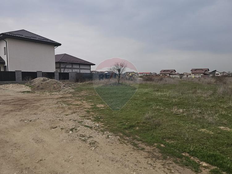 Teren de vanzare pentru casa 621mp plus drum Domnesti, str Diana