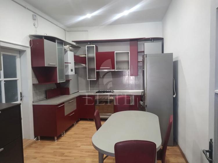 Casa / Casa 4 camere în zona CRISAN