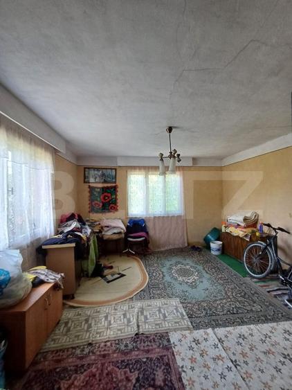 Casa renovabila de vanzare, cu 2 camere, 97 mp, zona Poiana