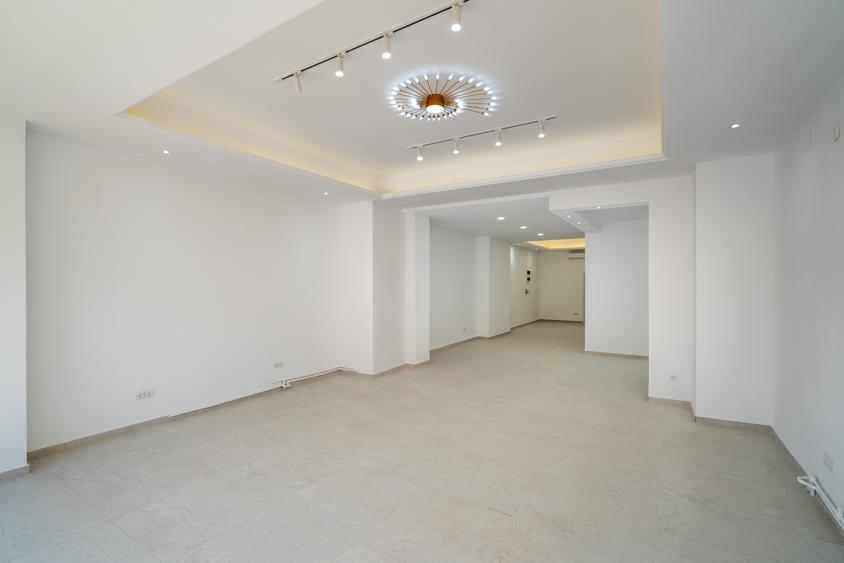 Spațiu comercial 130 mp – Șos. Alexandriei 92 – Stradal, vitrină, renovat lux