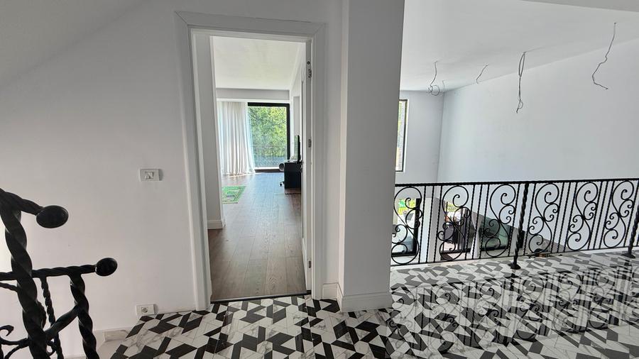 Vila 7 camere cu acces la pădurea Tunari teren 1500mp
