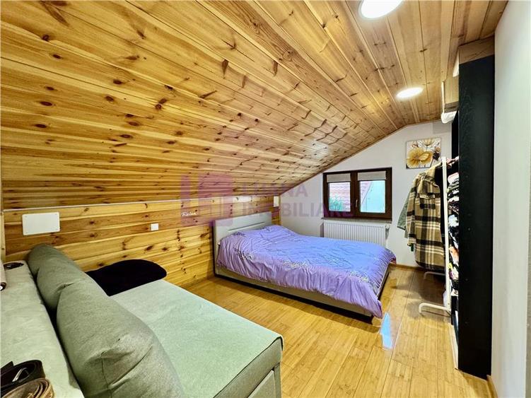 Casa de vanzare Piata Cluj | teren 336 mp | doua apartamente si anexe