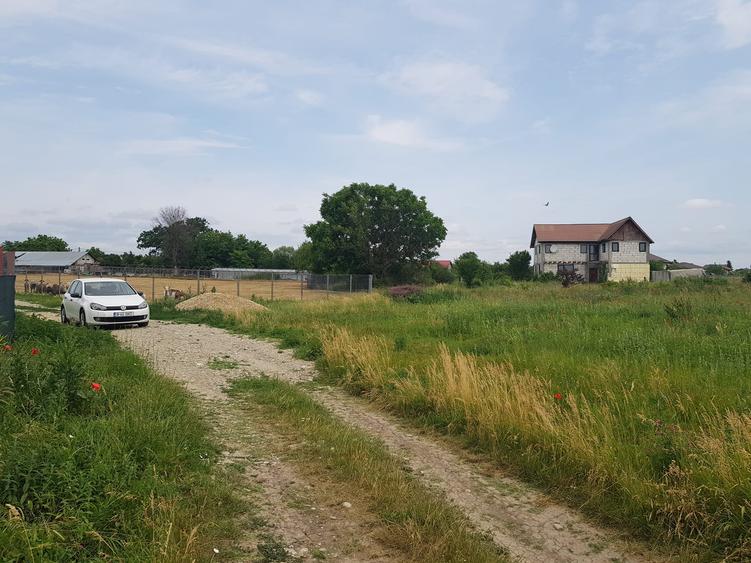 Loturi de teren parcelat, Sabareni, intravilan, 620-650 mp
