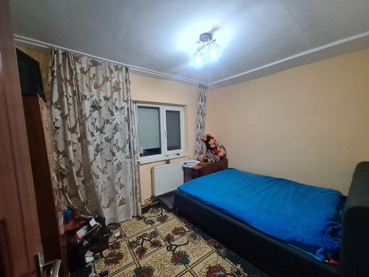 Apartament spatios cu 4 camere, 2 balcoane – Marghita, zona Penny