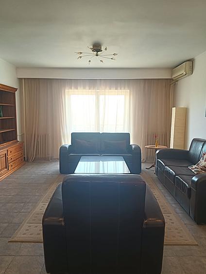 Apartament cu 3 camere de închiriat – Piața Unirii | Vedere directă către Fântân
