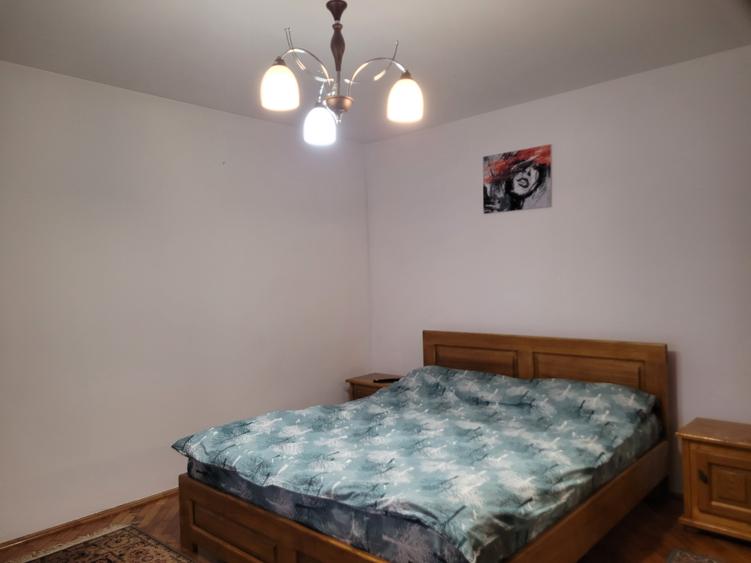 Apartament 3 camere la parter în imobil P+M , curte proprie 70 mp