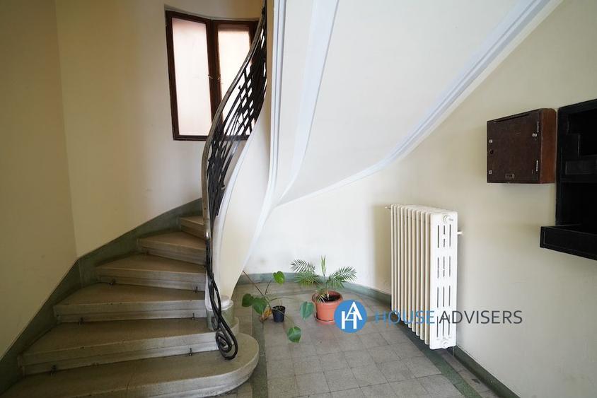 Inchiriere apartament 5 camere  in vila Romana