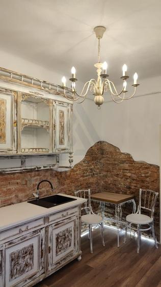 Apartament modern 2 camere 56 mp utili si curte in zona Centrala