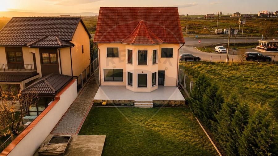 Casa / Vila cu 7 camere de vanzare in Ovidiu Sud Constanta