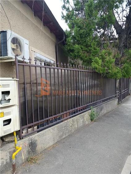 Casa tip parter zona Centru