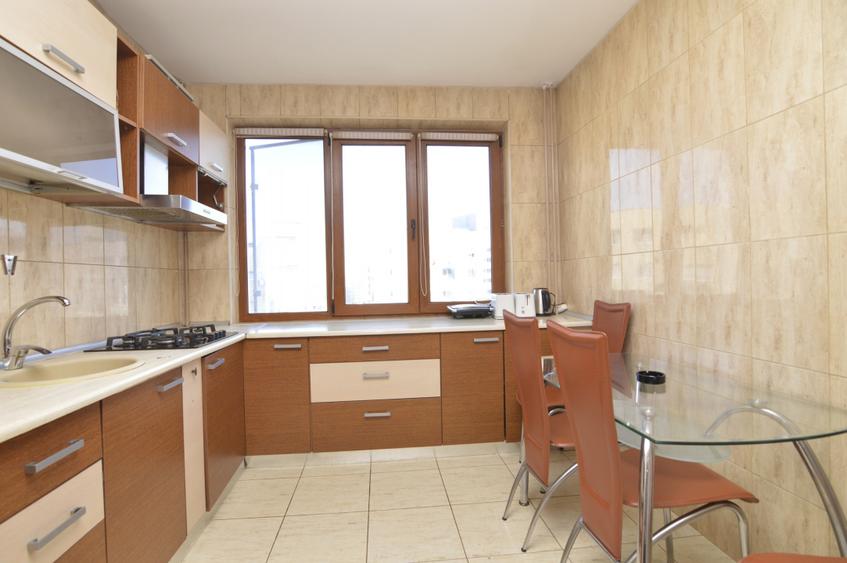 VANZARE UN APARTAMENT DE 3 CAMERE DRISTOR – METROU DRISTOR