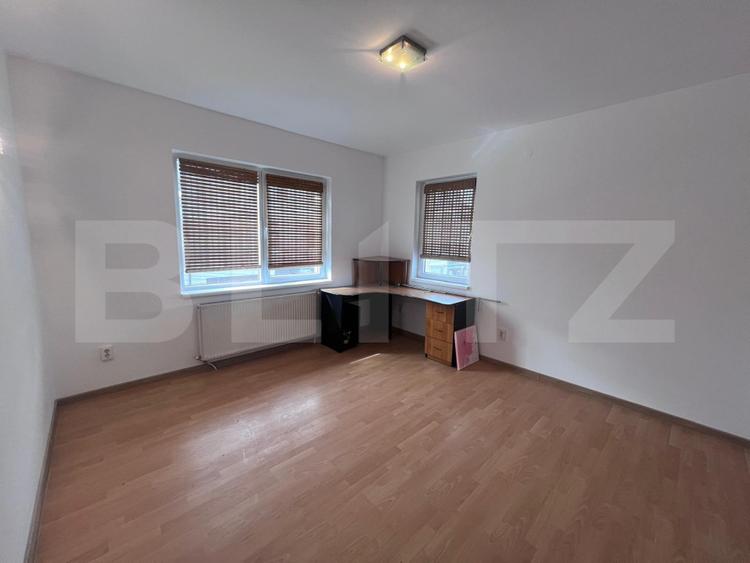 Casa de inchiriat, 7 camere, 230 mp + 415 mp teren, garaj - Gruia