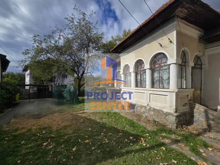 Casă Centrală Curtea de Argeș, Teren 2.211 mp