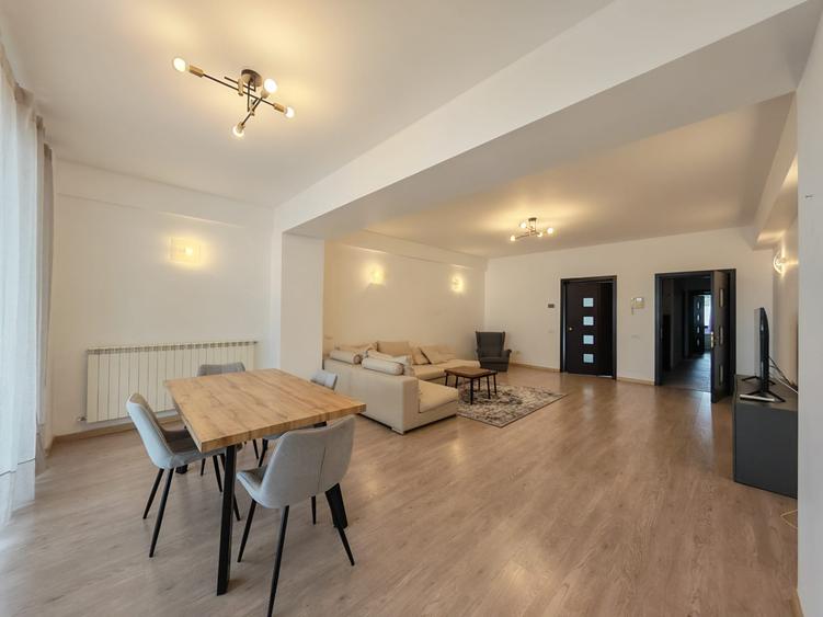 Apartament foarte spațios lângă Pădurea Băneasa | Spații de depozitare | Parcare