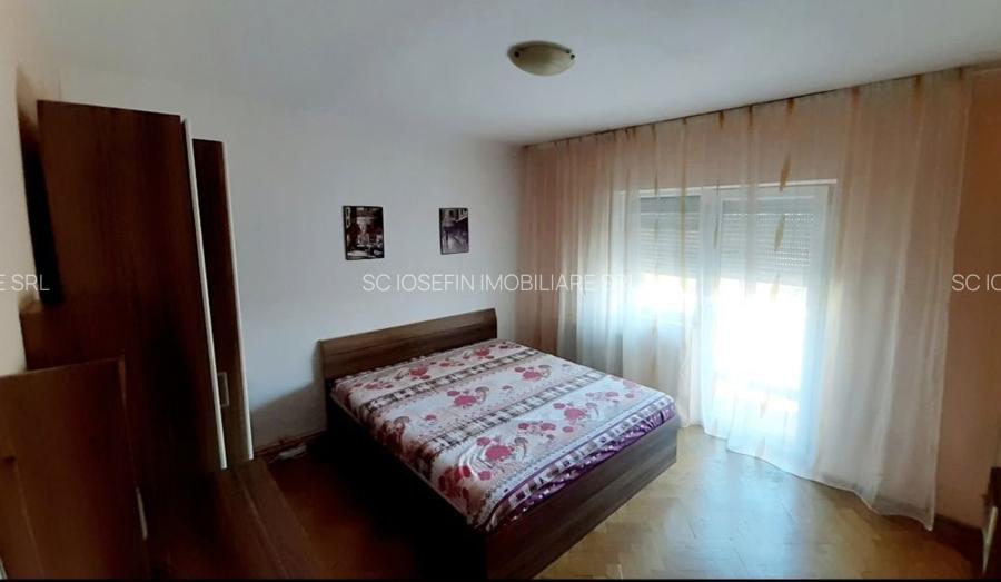 Apartament cu doua balcoane, decomandat, etaj intermediar - 2