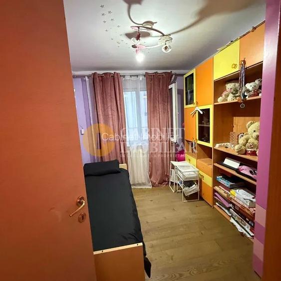 4 Camere Semidecomandat - Mobilat/Utilat  - Etaj 2 - Zona Mircea Cel Bătrân - 4