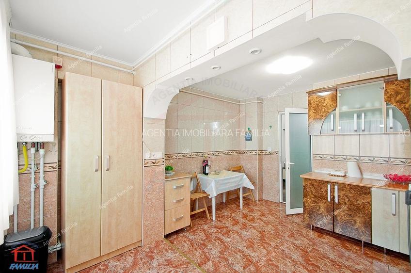 De închiriat apartament 3 camere, Micro 20 - 15