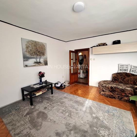 De vanzare apartament cu 4 camere , etaj 2 - 2