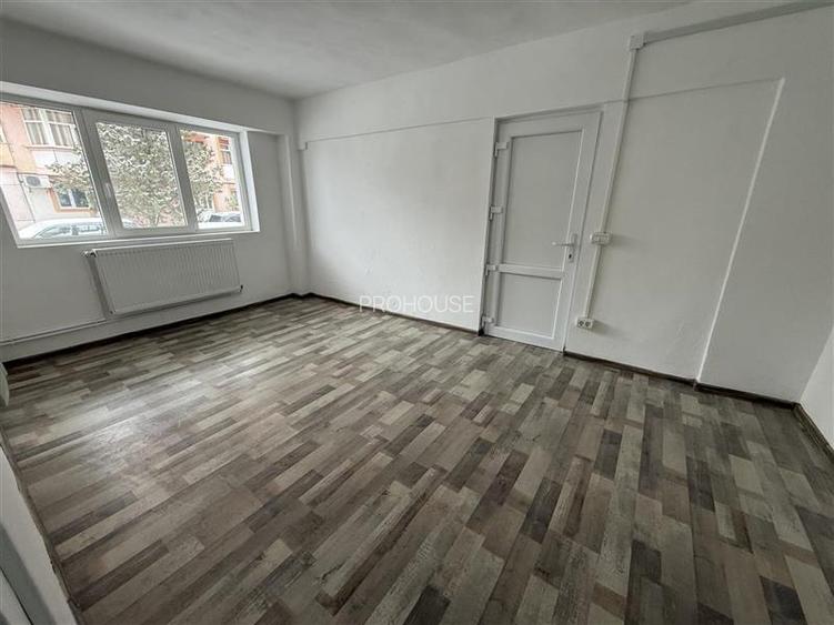 Adjud - spatiu comercial renovat complet - 4