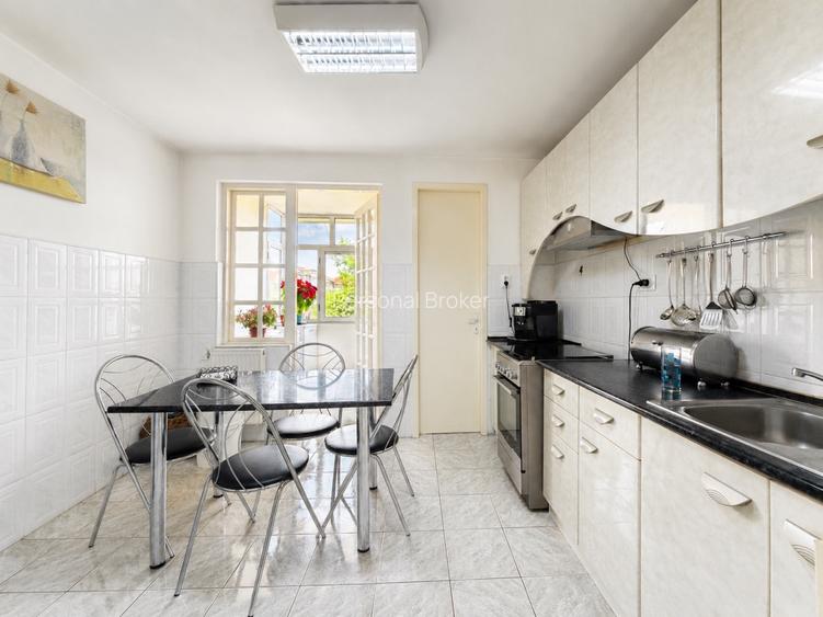 Apartament 4 Camere cu Doua GARAJE - Zona LIPOVEI - 0%COMISION - 3