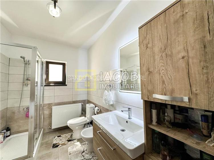 Casa de inchiriat in Hemeius, Garaj, Terasa cu gratar - 19