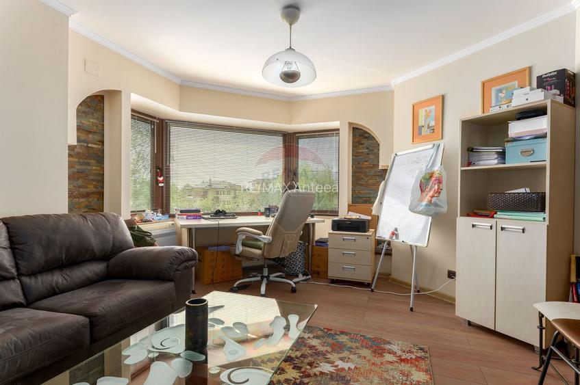 Vilă cu parc, piscină, jacuzzi și foișor, panouri fotovoltaice - 26