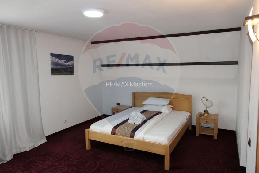 Vilă cu 10 camere de vânzare în zona Centrala - 9