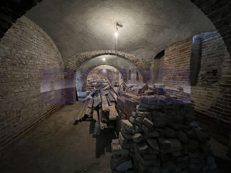 IMOBIL MIXT | ROSETTI | 500 MP | RENOVAT | 2 CORPURI + SUBSOL + CURTI INTERIOARE - 11