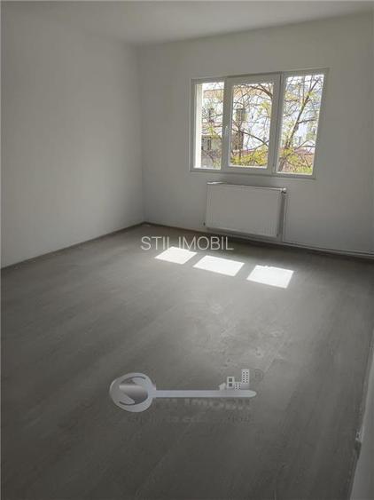 Ap 2 camere D, 56mp, et2, renovat, geam la baie, Nicolina - 2