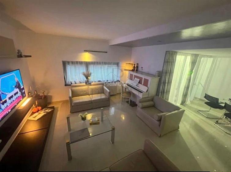 Triplex - Zona Torontalului - 3 Dormitoare - 2 Dressing-uri - Garaj - Curte spat - 2