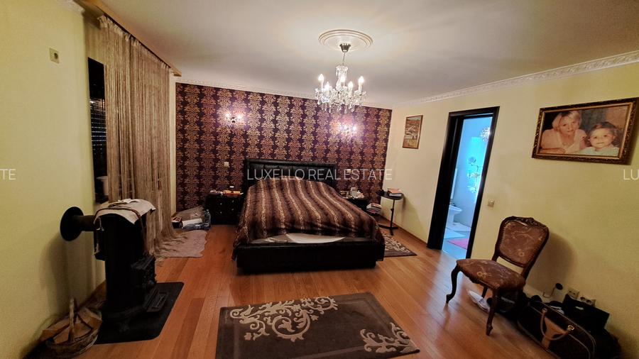 VILA INDIVIDUALA SUPERBA - CU TEREN GENEROS - AMPLASAMENT IDEAL - 42