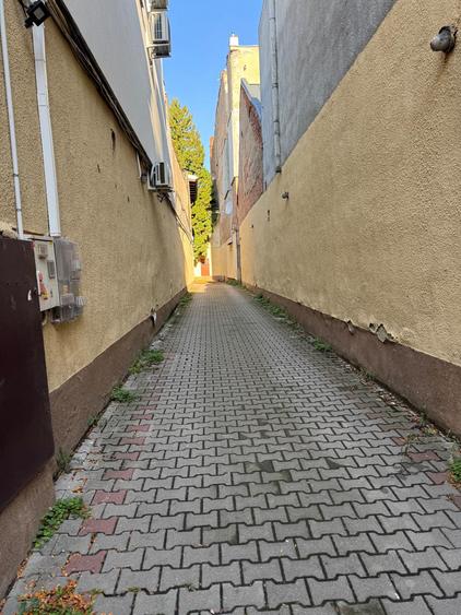 Ocazie SPECIALA: VAND cladire birouri 380 mp plus 233 mp curte zona centrala