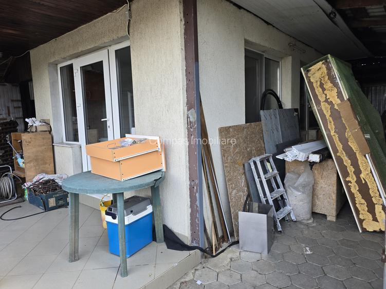 Cladire mica in zona liniștită  - valoarea este in teren - 2