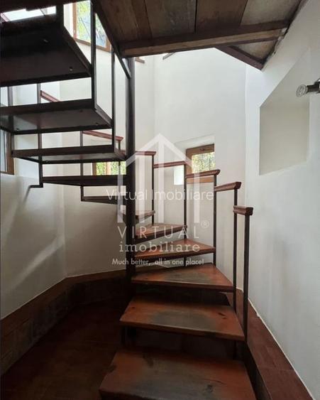 Casa formata din 2 apartamente, 2 garaje,  3 bai - zona Trei Stejari - 20