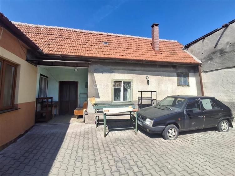 Apartament la casa 2 camere pivnita  100mp gradina zona Lazaret - 10
