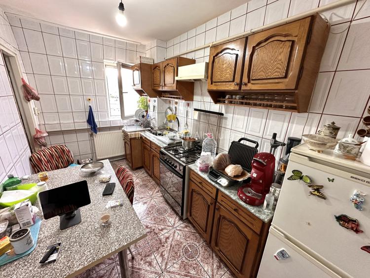Vanzare Apartament 4 camere modificat in 3 CETATE M-uri vedere Parc 2 bai 2 balc - 3
