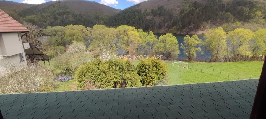 Cabana si teren 1000 mp cu iesire la lac! - 2