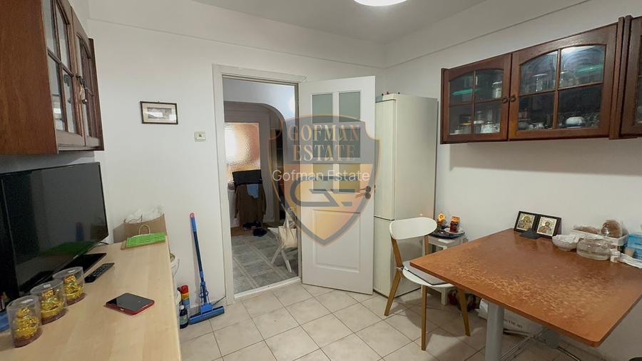 3 Camere, Capitol Bd Mamaia 81mp, 3 balcoane, etaj 4/4, centrala gaz, 2 bai, A/C - 12