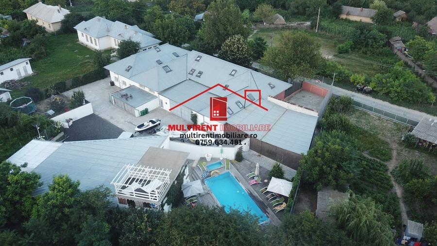 Casă de vacanță ideală pentru pensiune, regim hotelier  zona Parches!