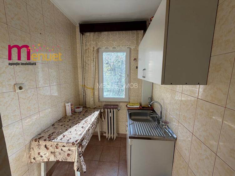 Apartament 2 camere,str.Alunisului,etaj 2 - 4